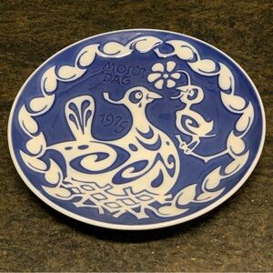 ROYAL COPENHAGEN | Mother’s Day (Mors Dag) 1975 Blue & White Plate